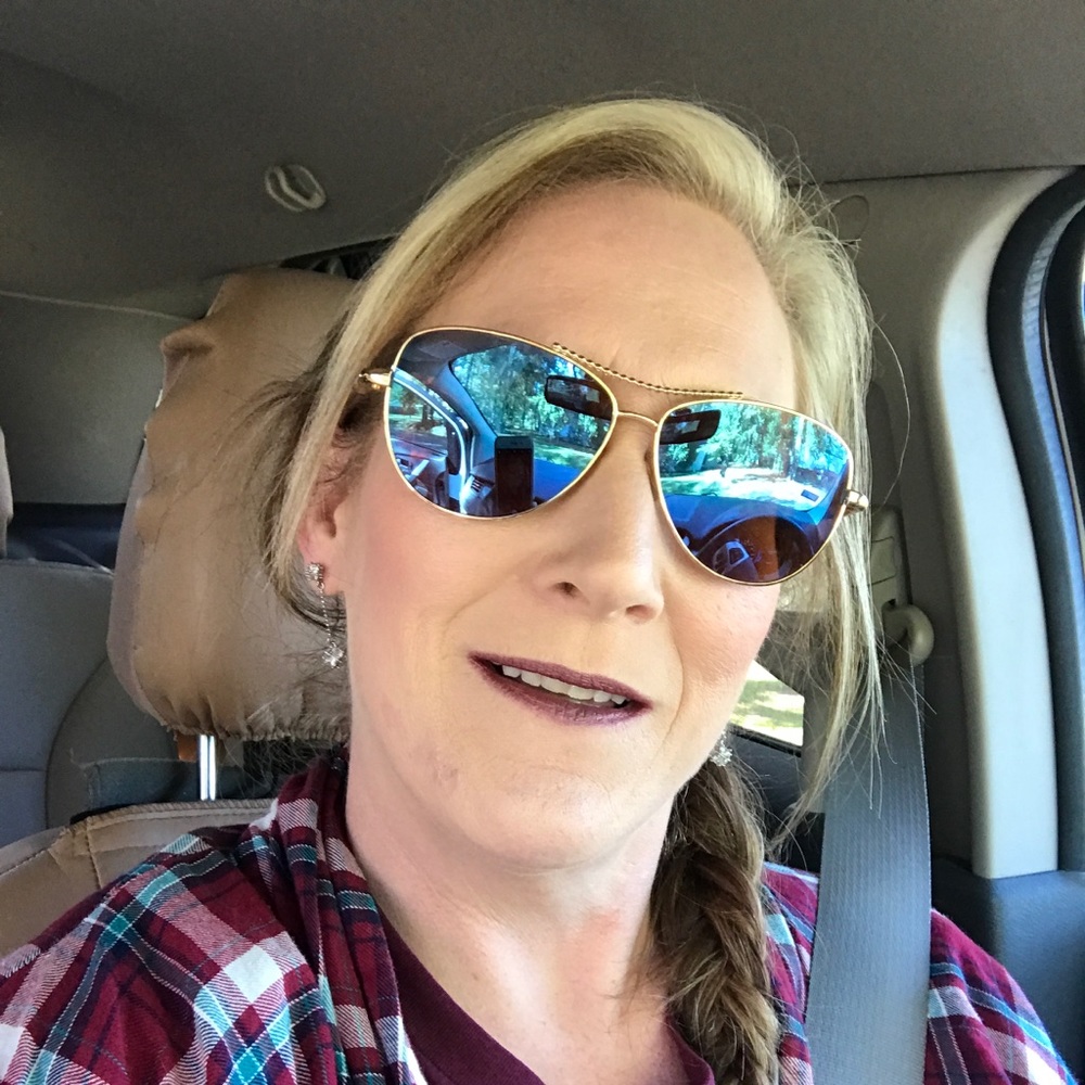 Meet your Posher, Melissa